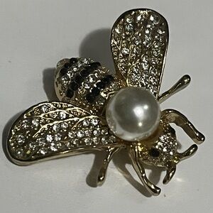 CULER Honey Bee Brooch/Pendant -  Crystal Insect Themed Pearl Jewelry